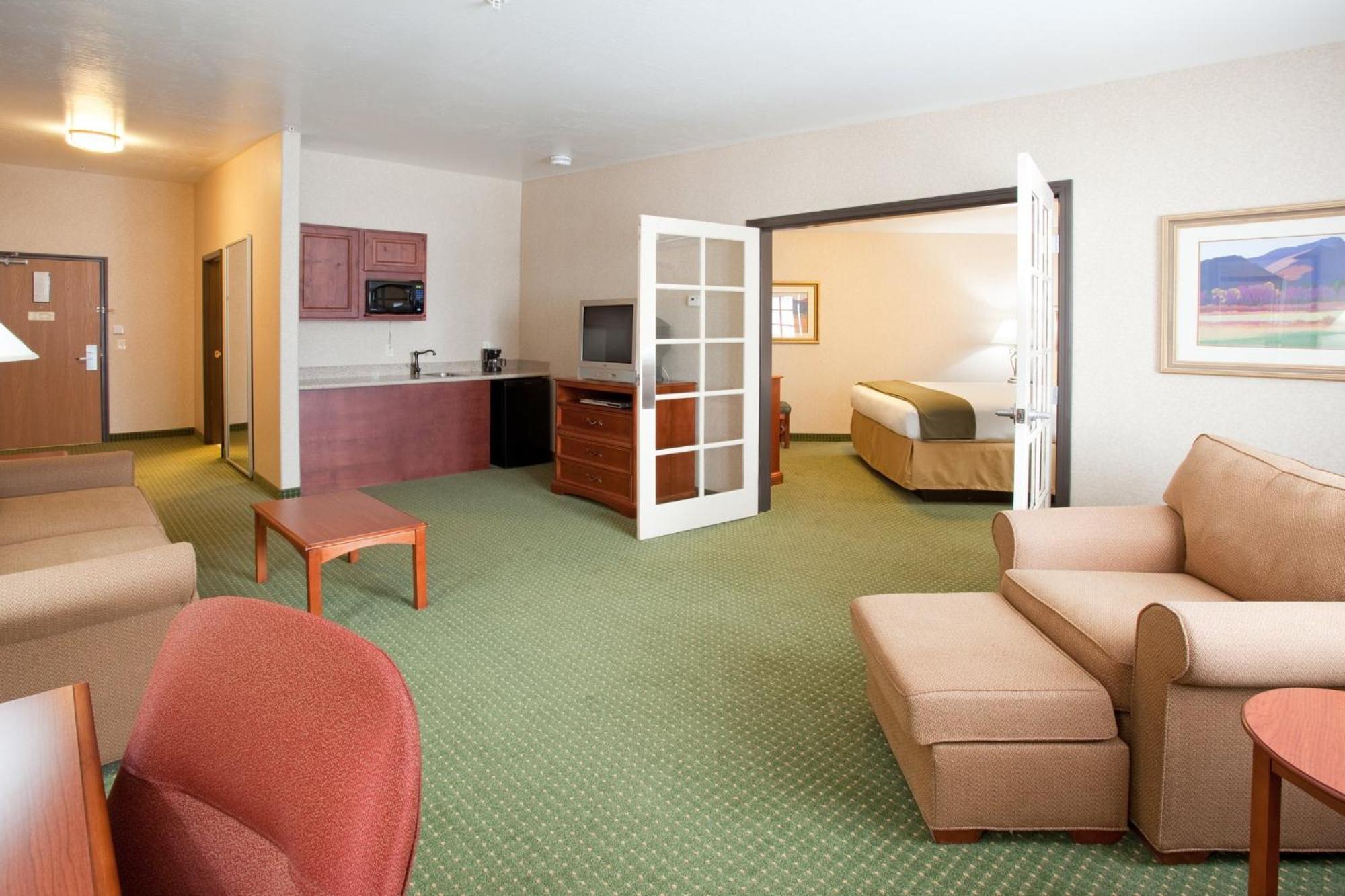 Holiday Inn Express Hotel & Suites Gunnison By Ihg Exterior photo