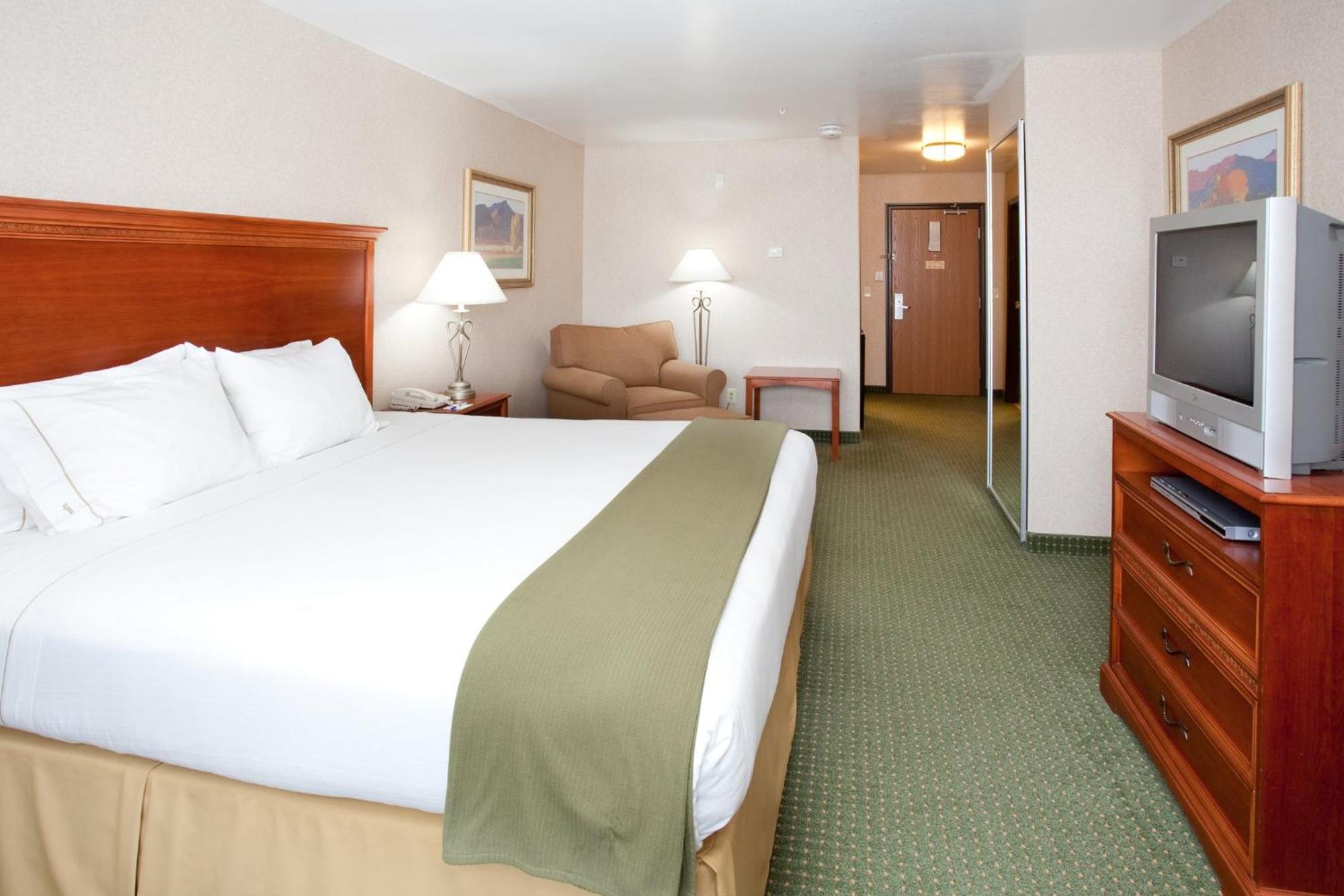 Holiday Inn Express Hotel & Suites Gunnison By Ihg Exterior photo